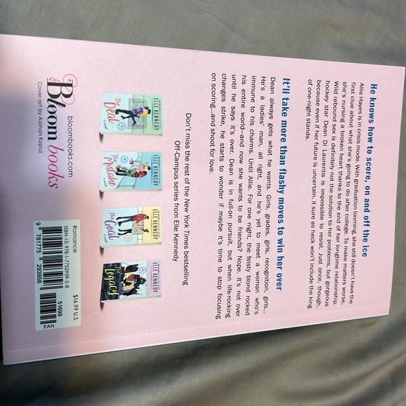 The Score by Elle Kennedy - Picture 2 of 3